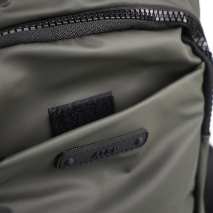 Alef Featherweight1 Medium Shoulder Bag (Green)