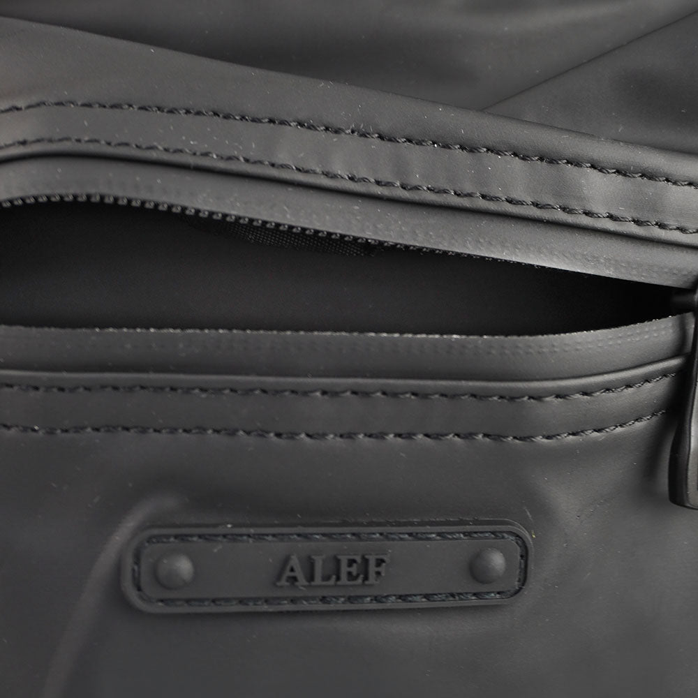 Alef  Featherweight1 Men's Lightweight Nylon Water-resistant Messenger Bag (Black)