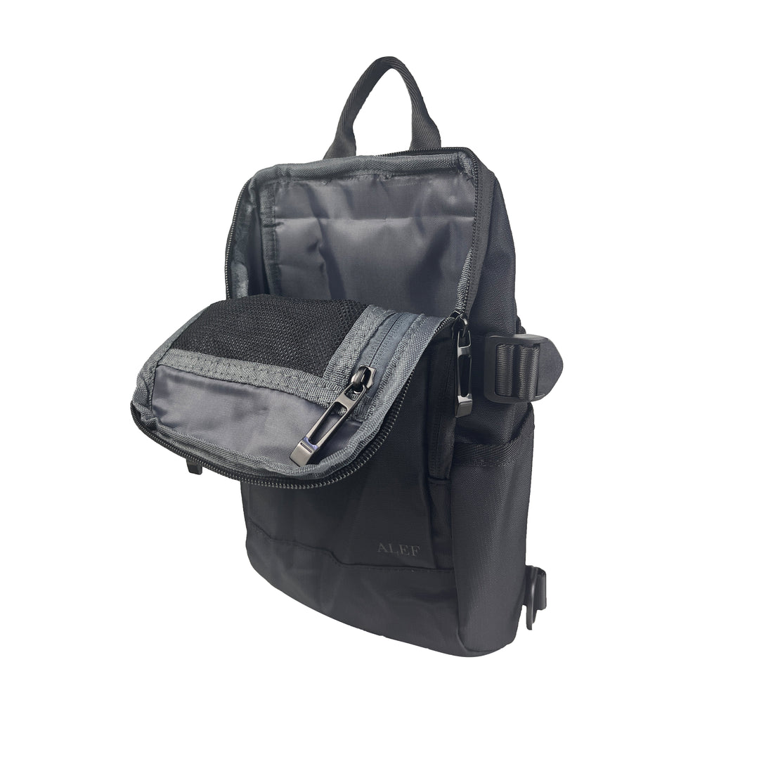 Alef Greenwich Lightweight Water-resistant Nylon Crossbody Bag (Navy)